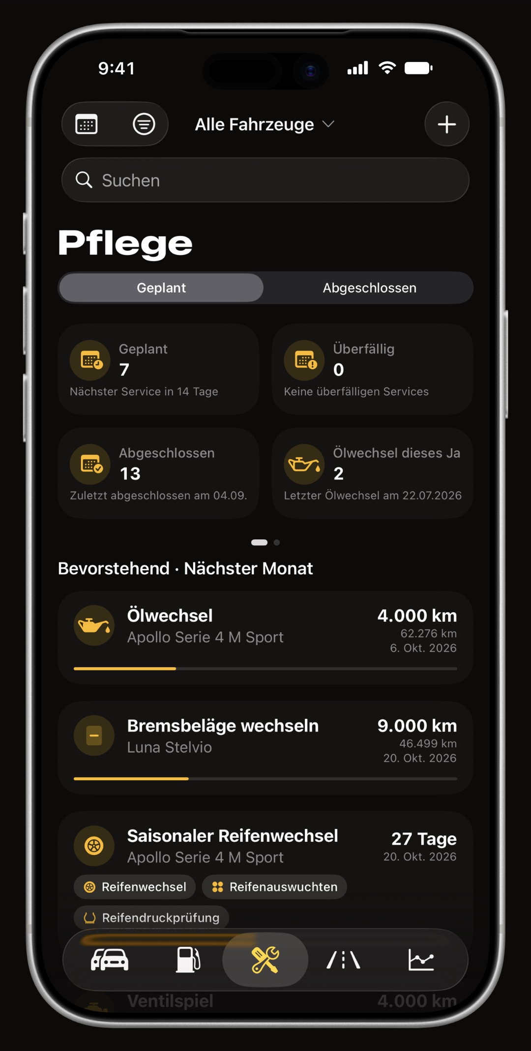Der Wartungs-Tab von WrenchTime auf dem iPhone, Inspektionen nach Datum gruppiert, die überfälligen zuerst
