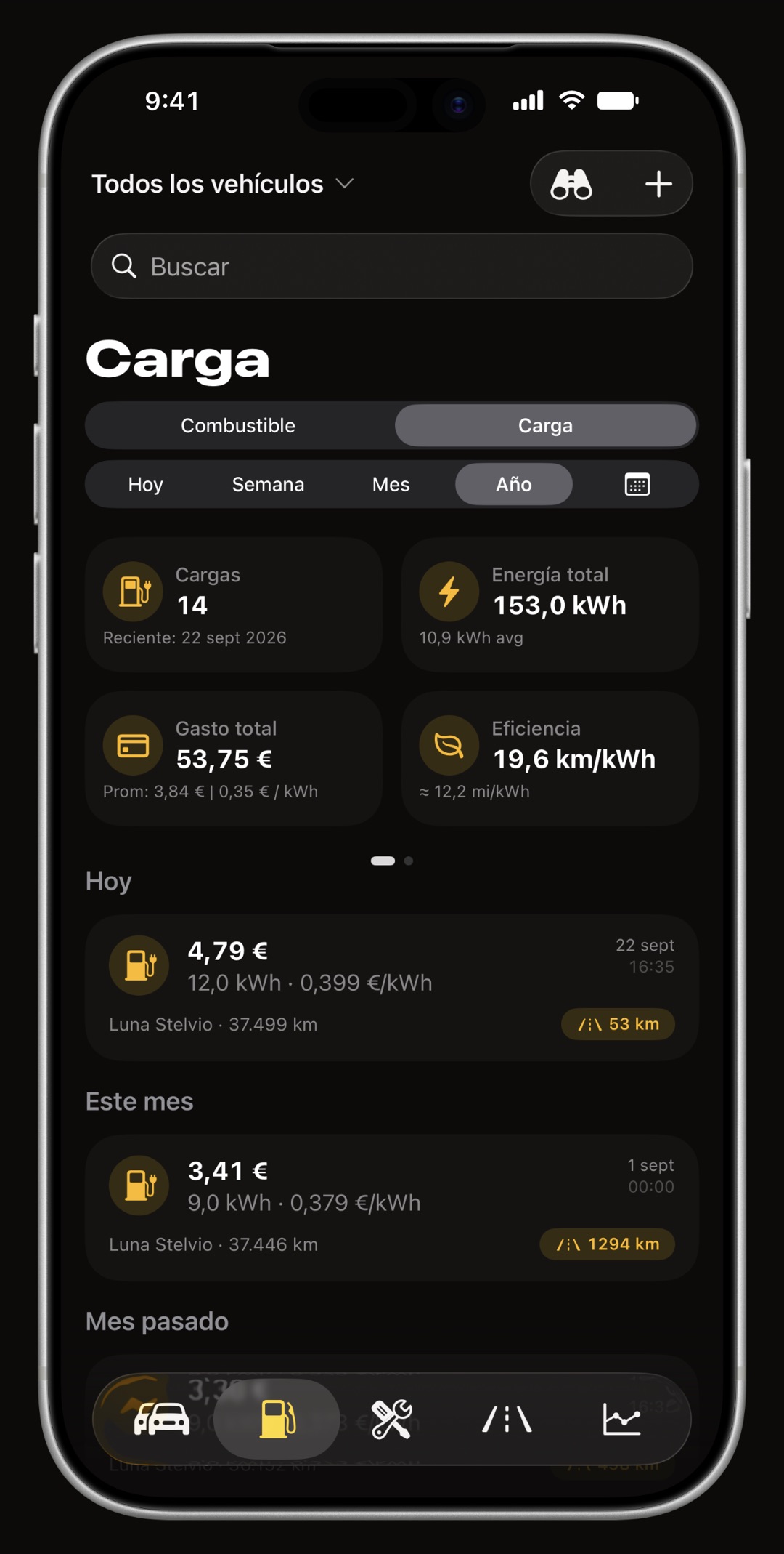 Registro de cargas de WrenchTime en iPhone con energía en kWh, tipo de cargador y porcentaje de batería