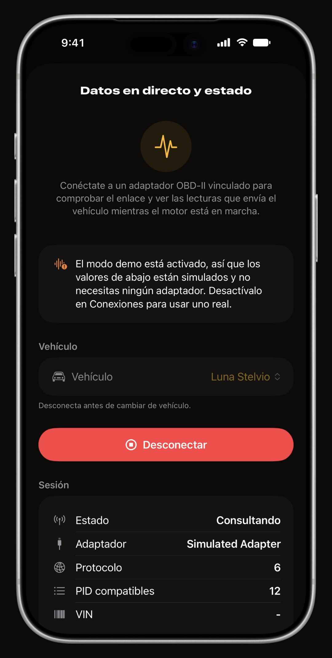 Lecturas OBD-II en directo de WrenchTime en iPhone, una cuadrícula de indicadores circulares agrupados por movimiento, motor, combustible y aire