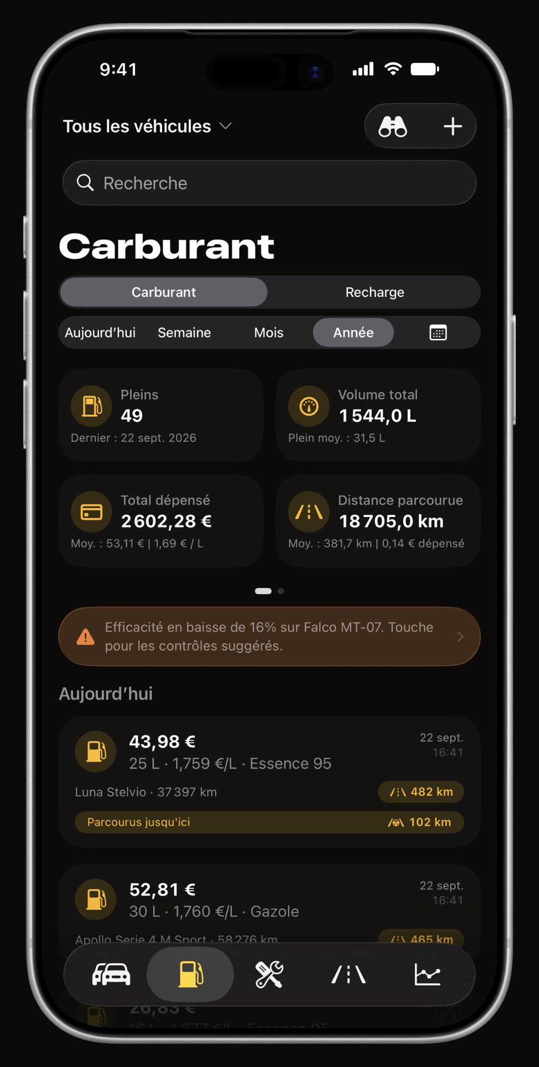 Carnet de carburant WrenchTime sur iPhone avec les pleins, le volume, le coût et la consommation d'un plein à l'autre