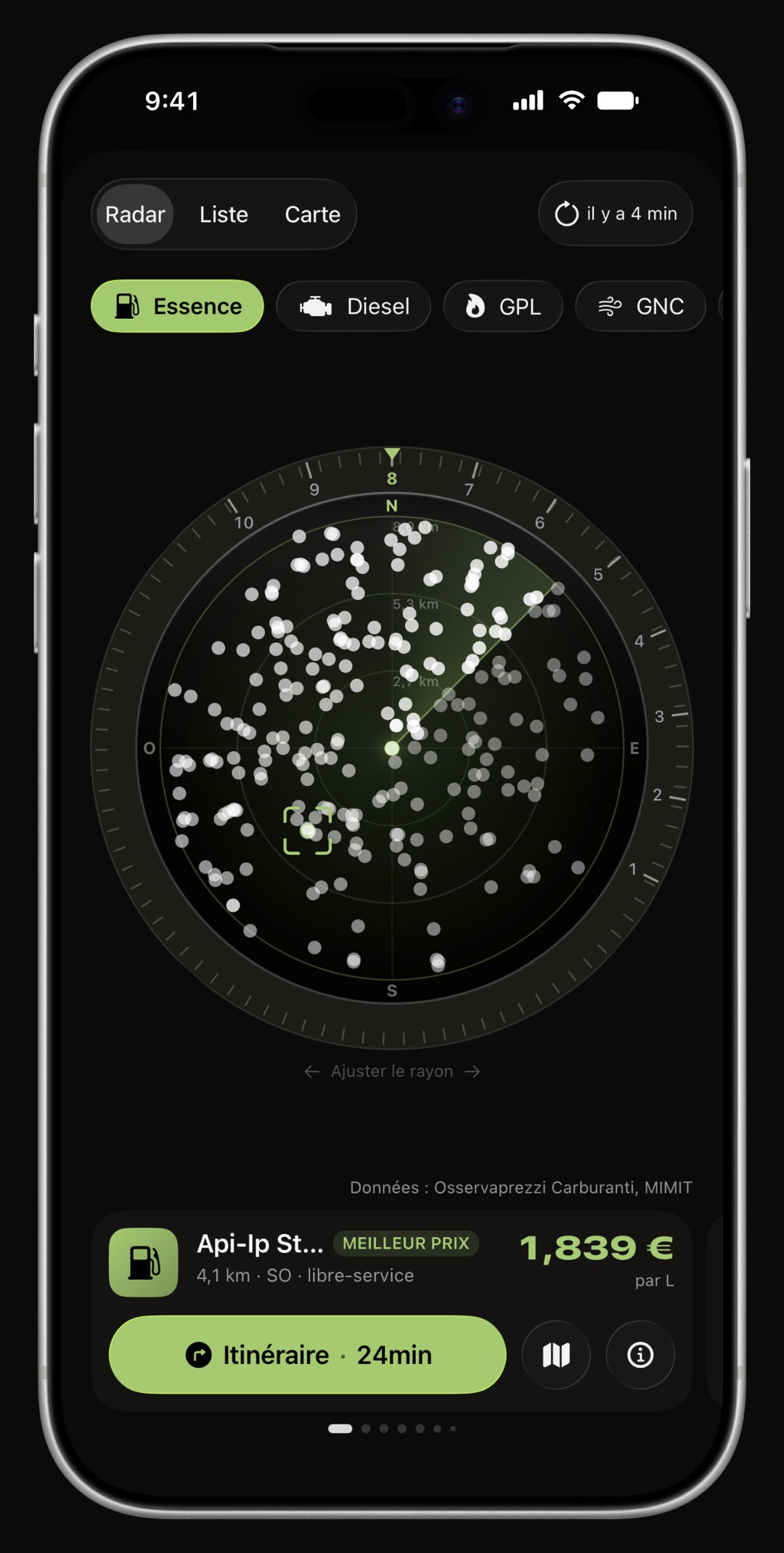 Radar des prix WrenchTime sur iPhone, dont la bague, le cône de cap et la fiche de station sont dessinés dans la couleur d'accent: Citron vert