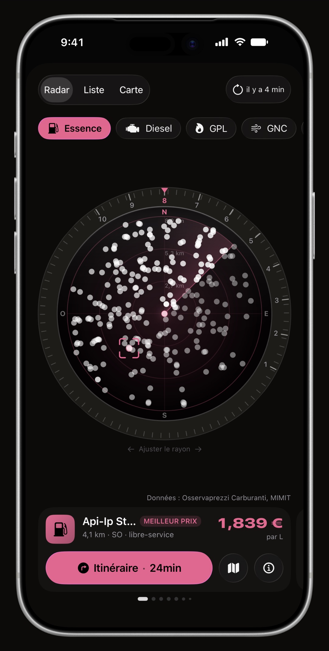 Radar des prix WrenchTime sur iPhone, dont la bague, le cône de cap et la fiche de station sont dessinés dans la couleur d'accent: Magenta