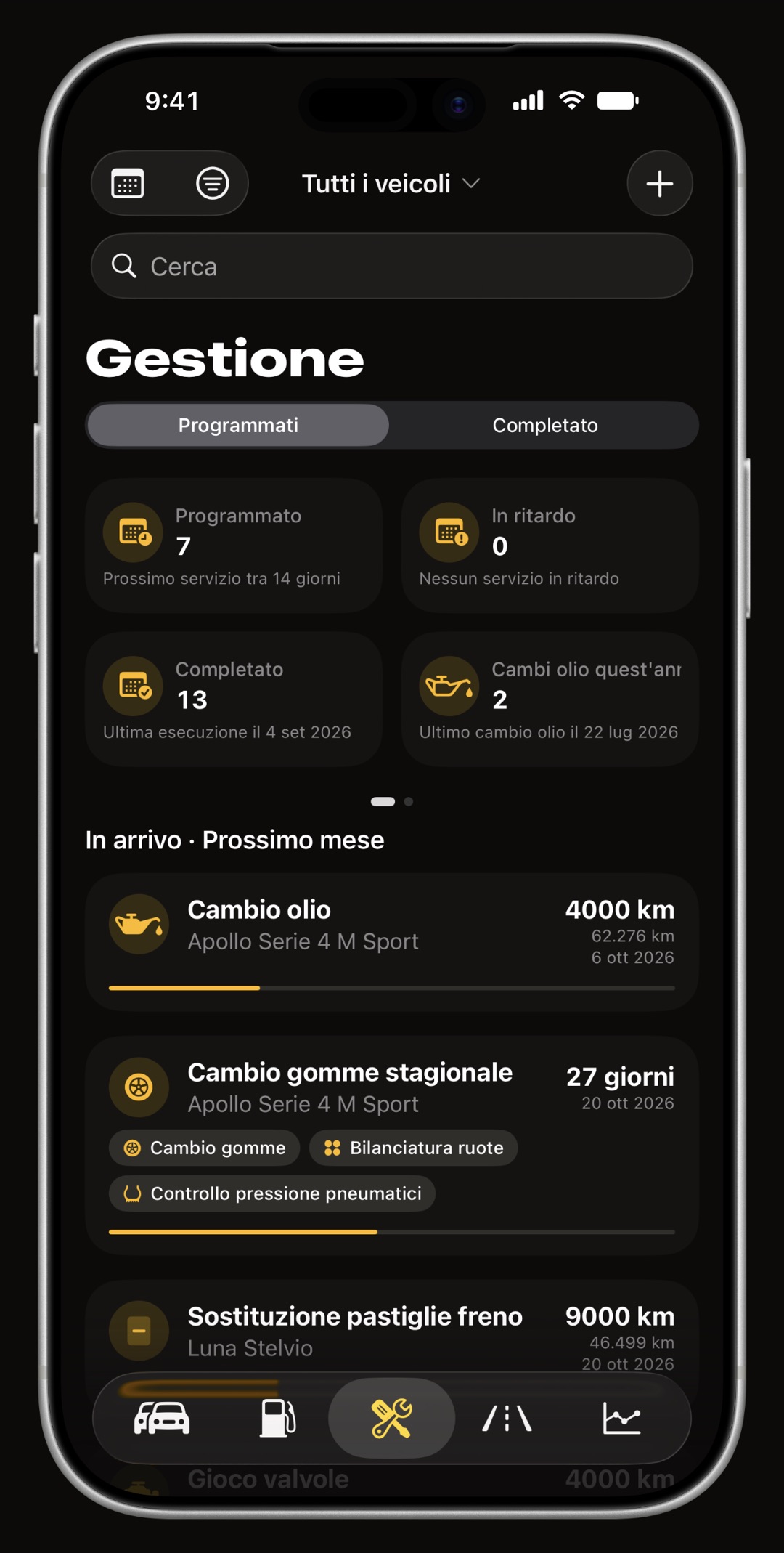 La scheda manutenzione di WrenchTime su iPhone, i tagliandi raggruppati per data con gli scaduti in cima