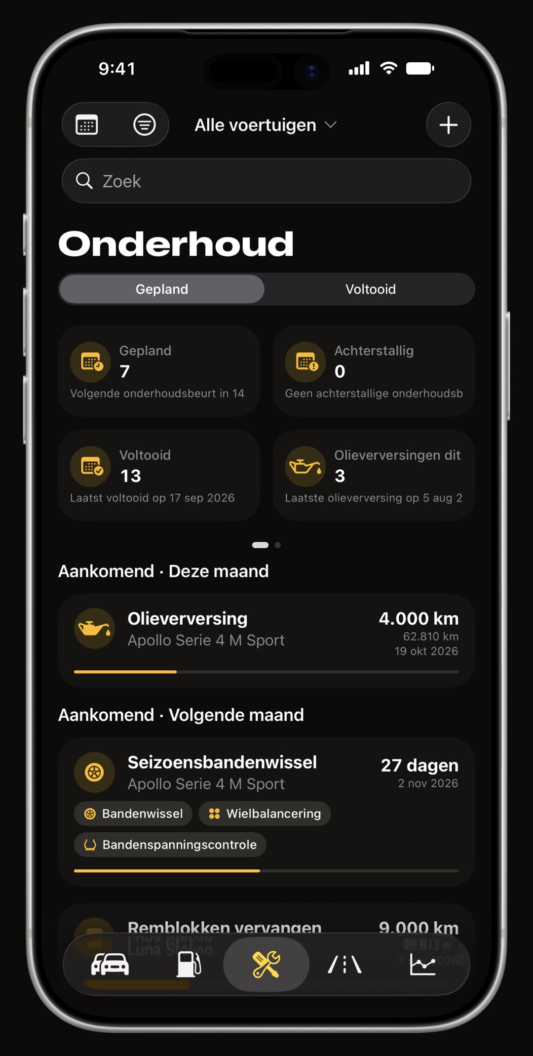 Het onderhoudstabblad van WrenchTime op iPhone, beurten gegroepeerd op datum met de achterstallige bovenaan