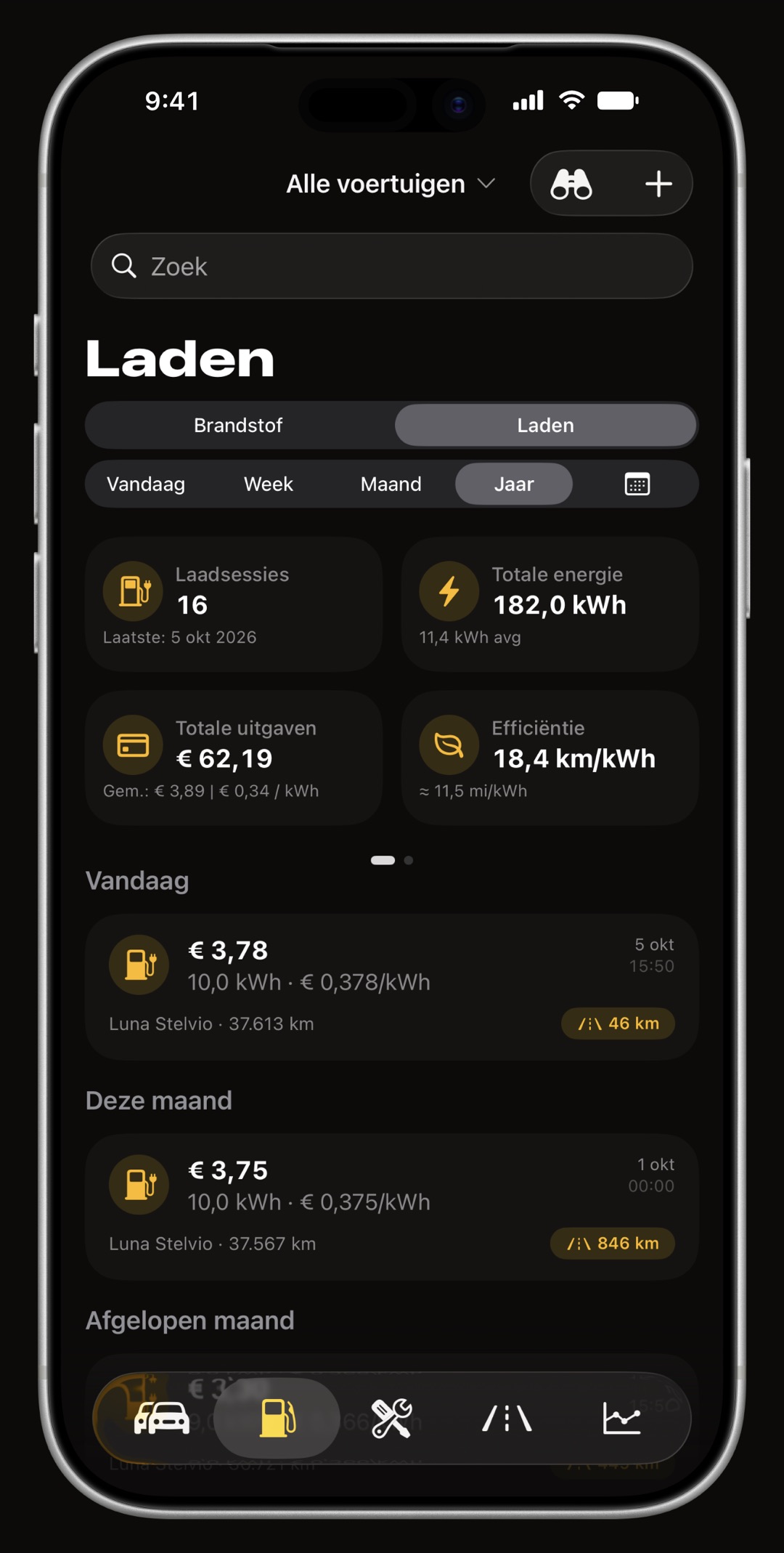 Laadlogboek van WrenchTime op iPhone met energie in kWh, type laadpaal en accupercentage