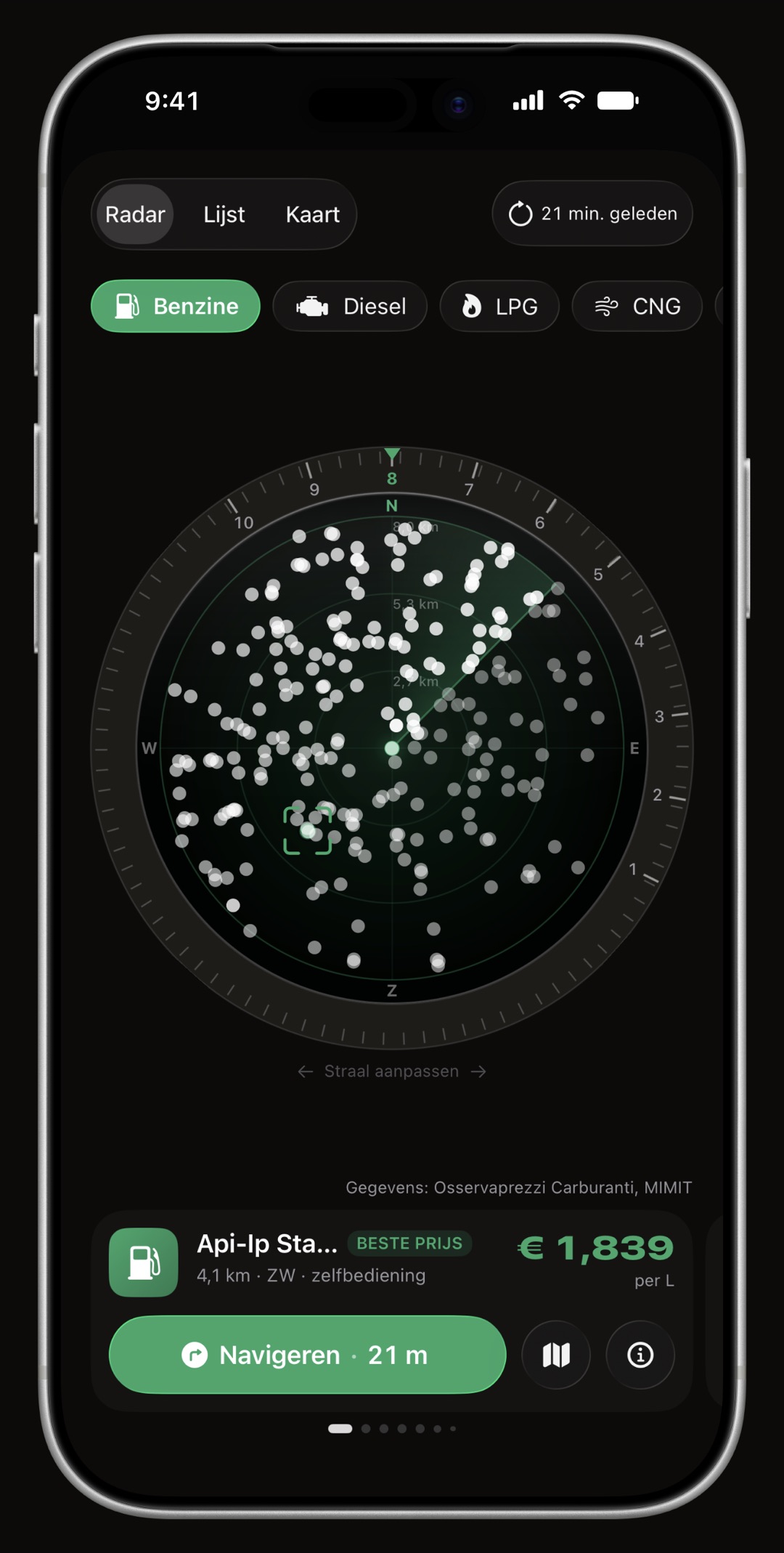 Prijsradar van WrenchTime op iPhone, met de ring, de kijkrichting en de stationskaart allemaal in de accentkleur: Brits groen