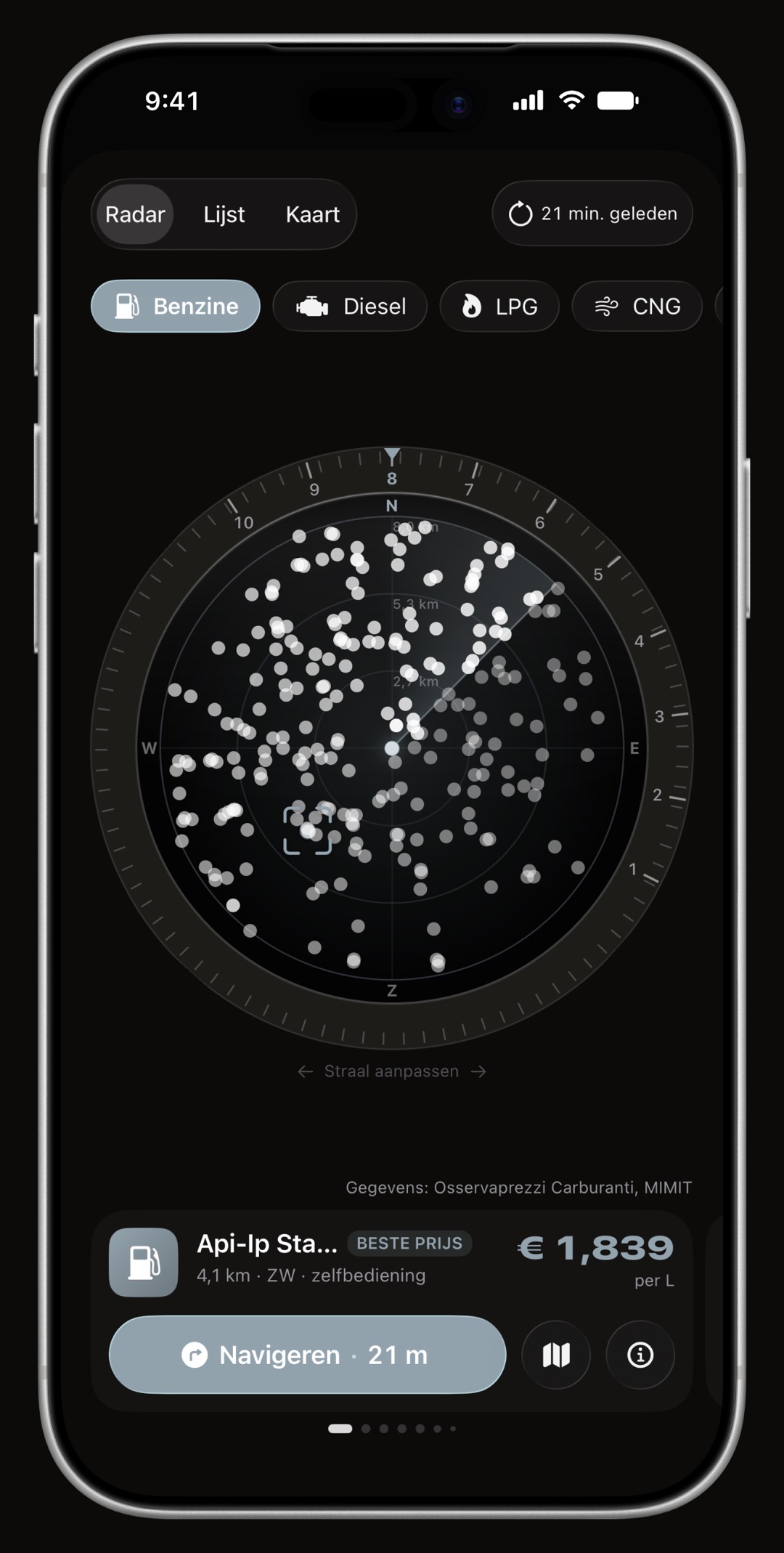 Prijsradar van WrenchTime op iPhone, met de ring, de kijkrichting en de stationskaart allemaal in de accentkleur: Grafiet