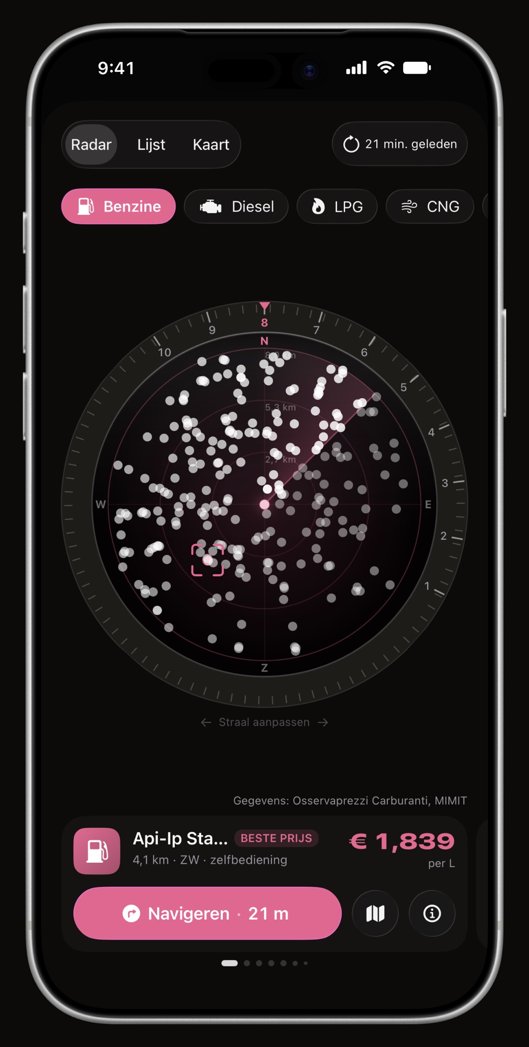 Prijsradar van WrenchTime op iPhone, met de ring, de kijkrichting en de stationskaart allemaal in de accentkleur: Magenta