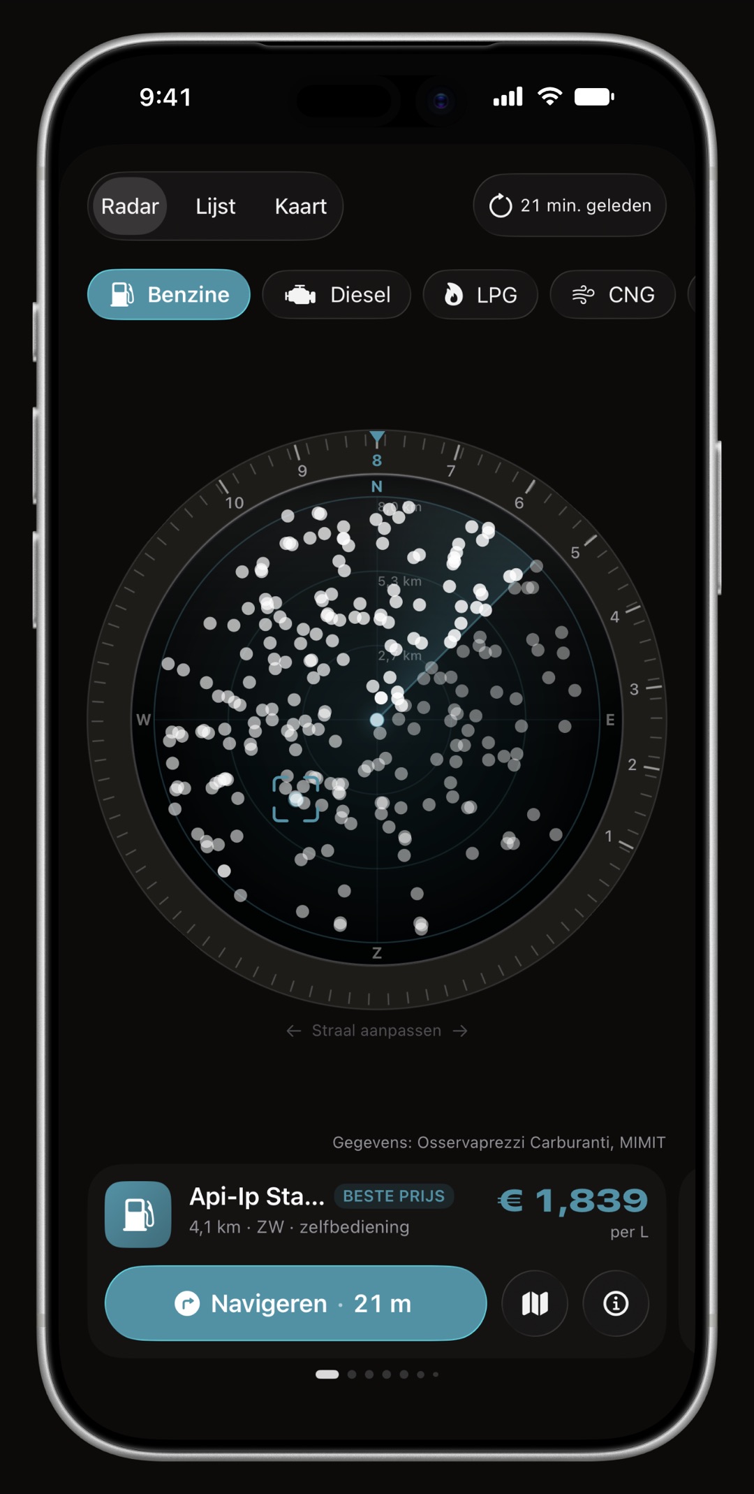 Prijsradar van WrenchTime op iPhone, met de ring, de kijkrichting en de stationskaart allemaal in de accentkleur: Petroleumblauw