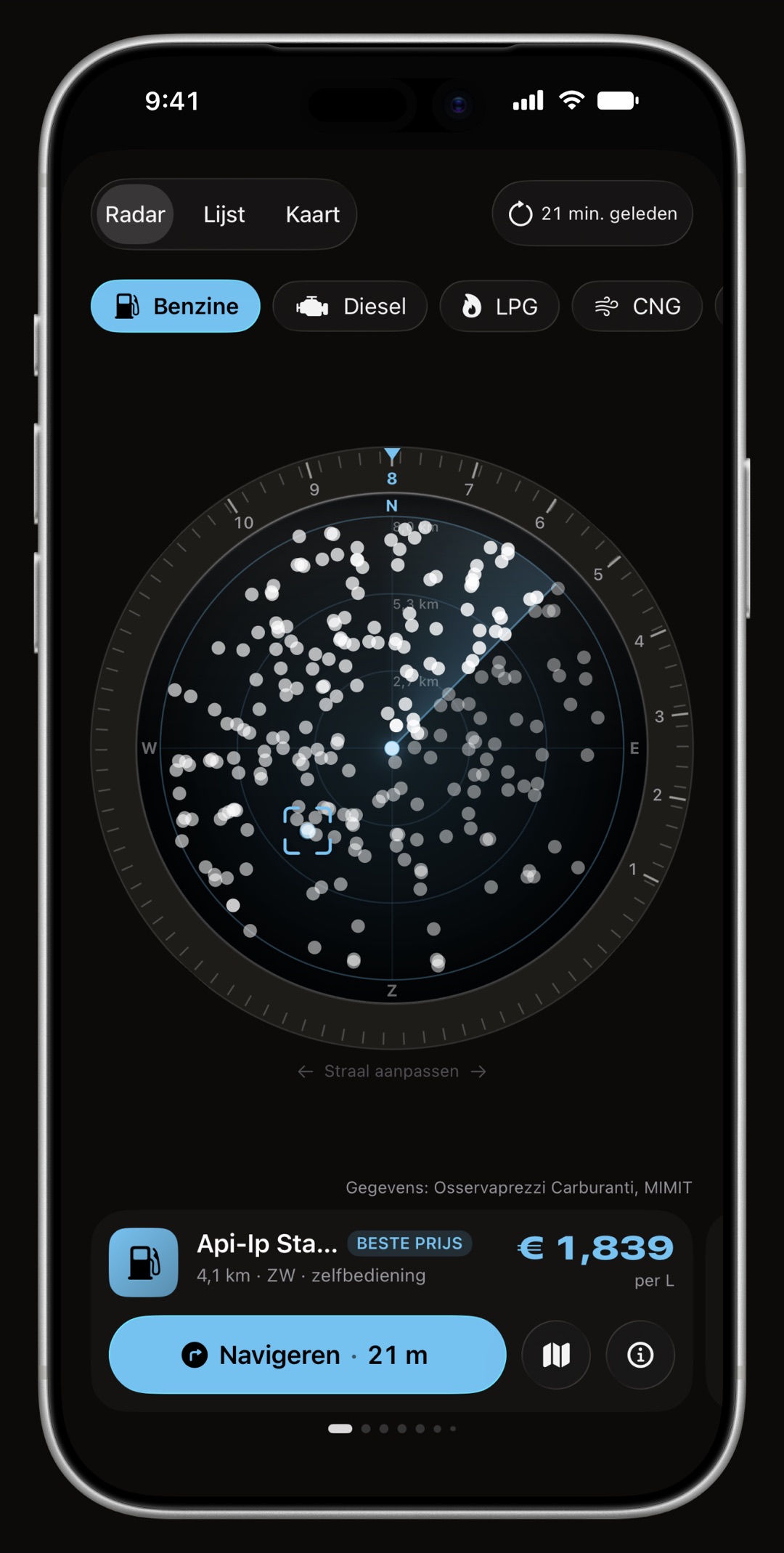 Prijsradar van WrenchTime op iPhone, met de ring, de kijkrichting en de stationskaart allemaal in de accentkleur: Hemelsblauw