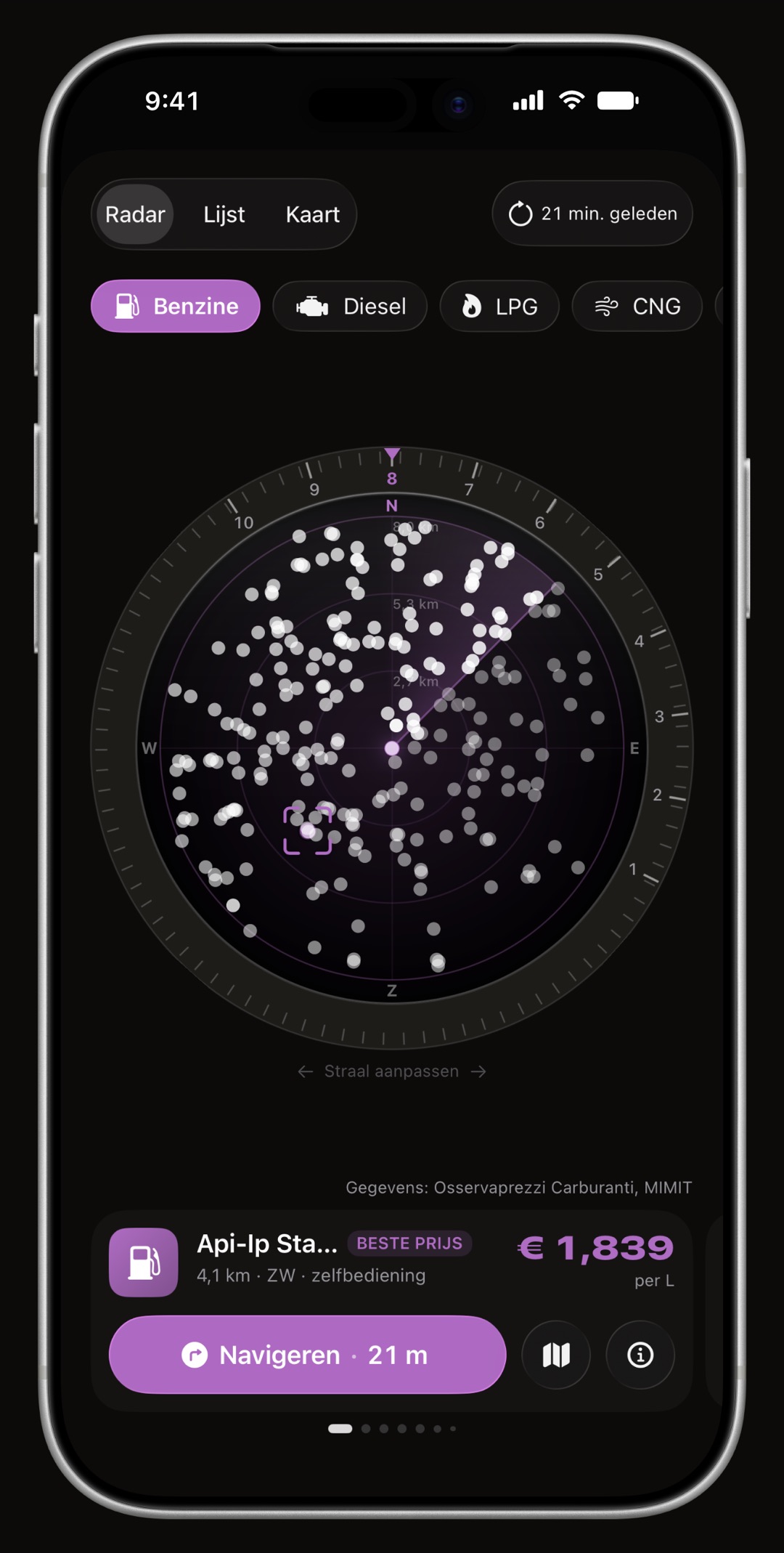 Prijsradar van WrenchTime op iPhone, met de ring, de kijkrichting en de stationskaart allemaal in de accentkleur: Violet