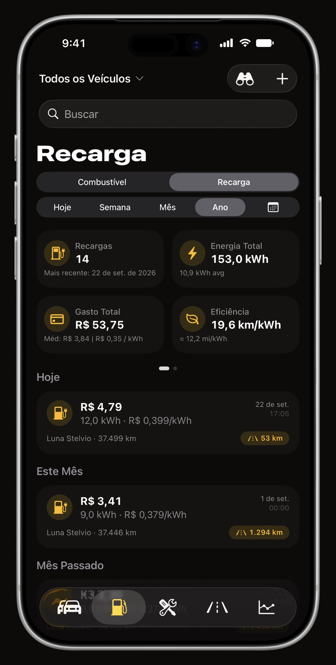 Registro de recargas do WrenchTime no iPhone com energia em kWh, tipo de carregador e porcentagem de bateria